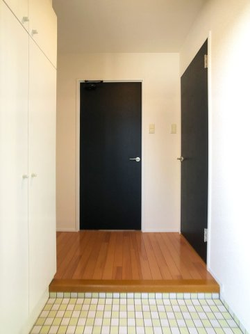 エンクレスト赤坂弐番館の玄関