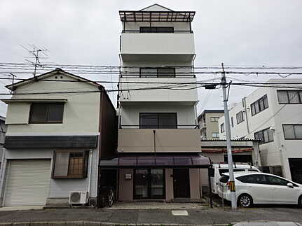 宇品西3丁目鉄骨造4階建て物件の前面道路含む現地写真