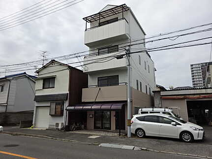宇品西3丁目鉄骨造4階建て物件の前面道路含む現地写真