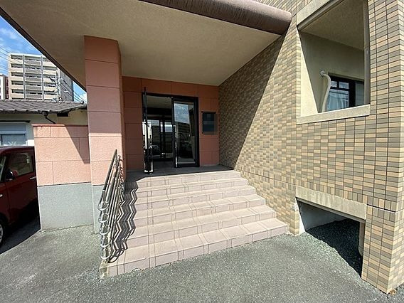 熊本市東区新外３丁目の賃貸マンションのエントランス