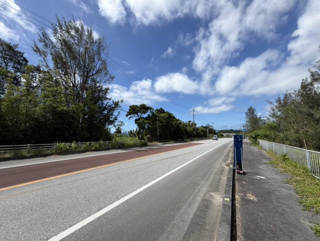 【事業用地】宜野座村惣慶土地の前面道路含む現地写真