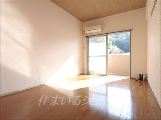 Ｃａｌｍ落合の居間・リビング