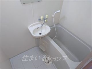 Ｃａｌｍ落合の浴室