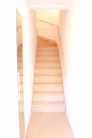 アクア・クレメント五番館の玄関