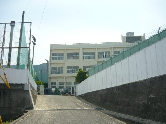 シエル・テーレＢの周辺|中曽根小学校まで230m