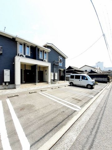 メイビオーラⅢの駐車場
