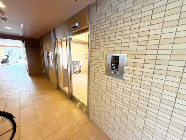 カンパニオ江坂のエントランス