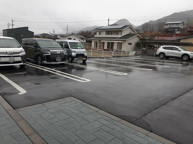 グレースハイランド上田Ⅰの駐車場