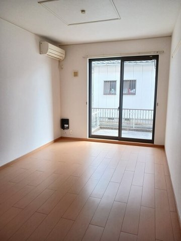 ルミエール岬　　刈谷市近郊の賃貸はクラスホーム刈谷店の居間・リビング|内装は落ち着いています