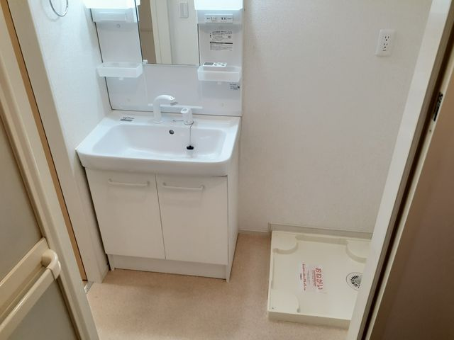 洗面所内に室内洗濯機置場がついてます！