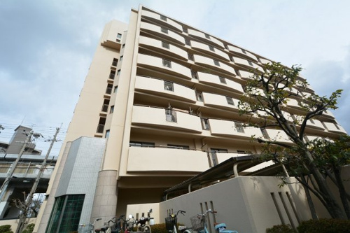 エレベーター付きで重たい荷物も楽々♪