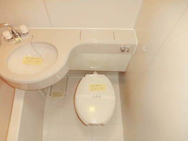 浴室内にトイレがあります！