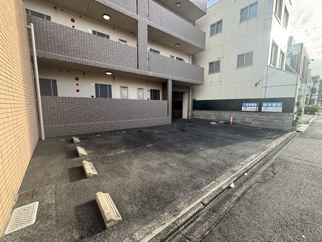 プライムステージKの駐車場