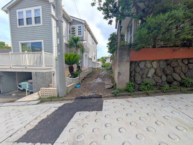 南ひな段　新築　4LDK＋WIC＋SIC＋PANTRYの前面道路含む現地写真|前面道路