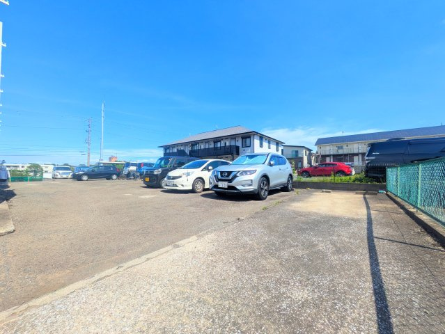 ライフピァ塩澤の駐車場