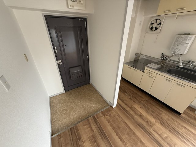 石上マンションの玄関