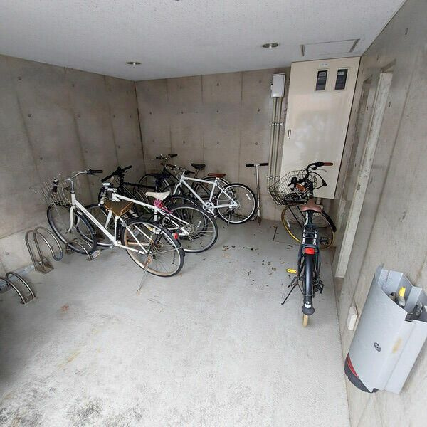 ドエル下馬の駐車場