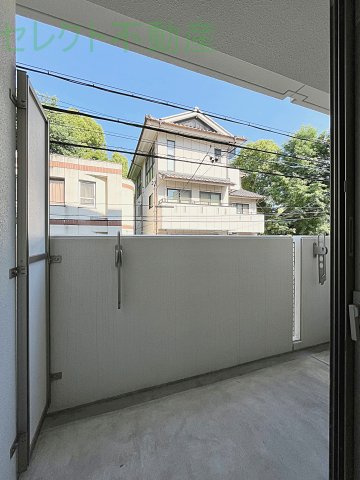 ヒルサイド コートのバルコニー