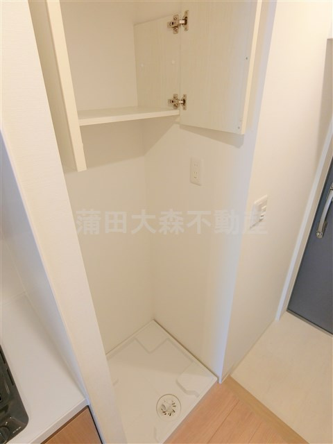 DeLCCSデルクス梅屋敷の設備|吊戸棚付きの洗濯機置き場