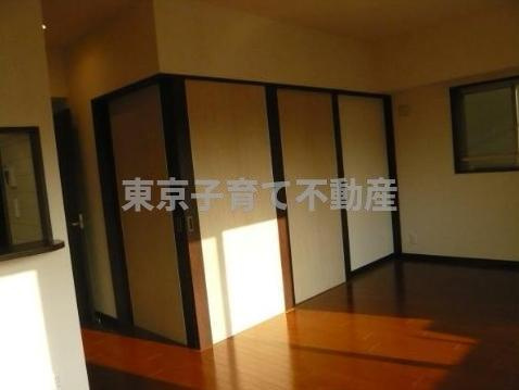 ヴェルデュール本郷 壱番館の居間・リビング
