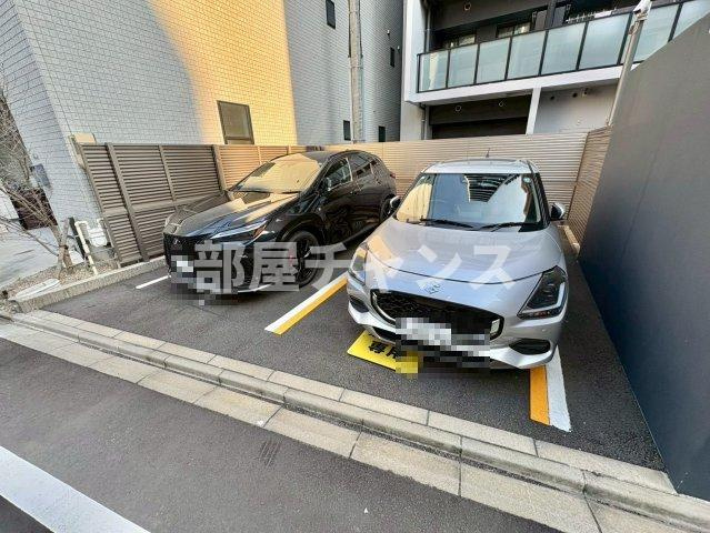デュオフラッツ栄の駐車場