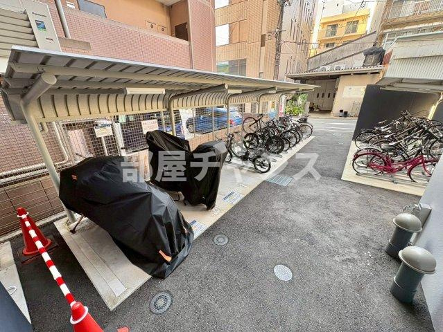 デュオフラッツ栄の駐車場