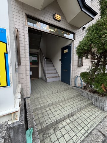 緑風ハイツのエントランス