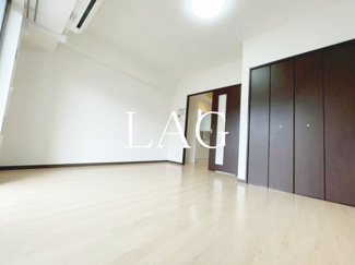 【居間・リビング】 | サポーレ松戸 | 洋室のお部屋です。