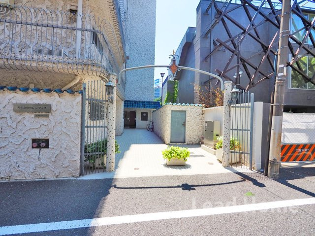 【エントランス】 | 秀和高樹町レジデンス