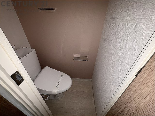 温水洗浄便座付きのトイレです♪