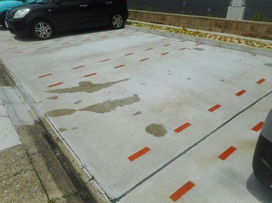 ジャルダンの駐車場