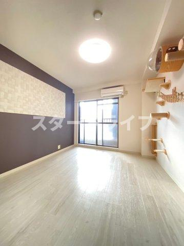 大阪市淀川区西三国１丁目の賃貸マンションの居間・リビング