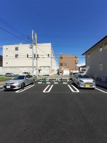 テラス　ハックベリーの駐車場|高崎、前橋のお部屋探しはエンドスケープまで！お客様の理想お聞かせ下さい♪