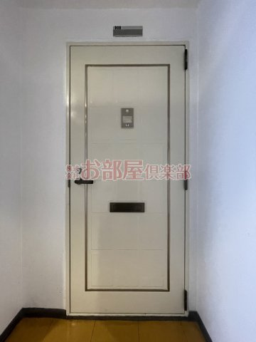 ウエストビルの玄関|明るい玄関です