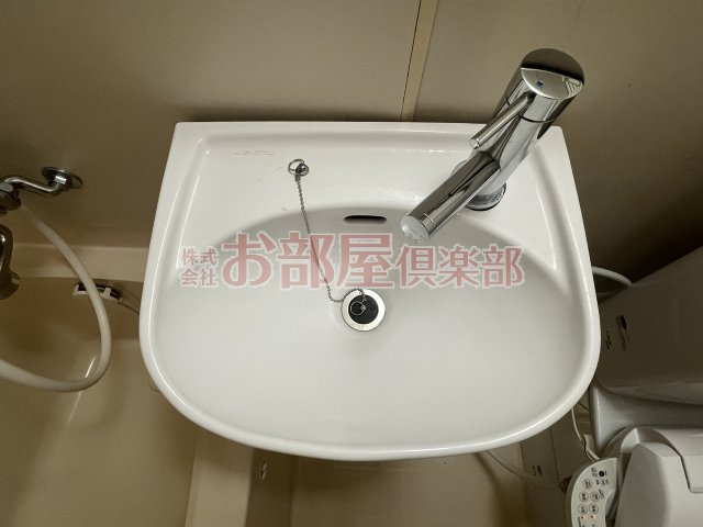 ウエストビルの洗面所|明るい洗面所です