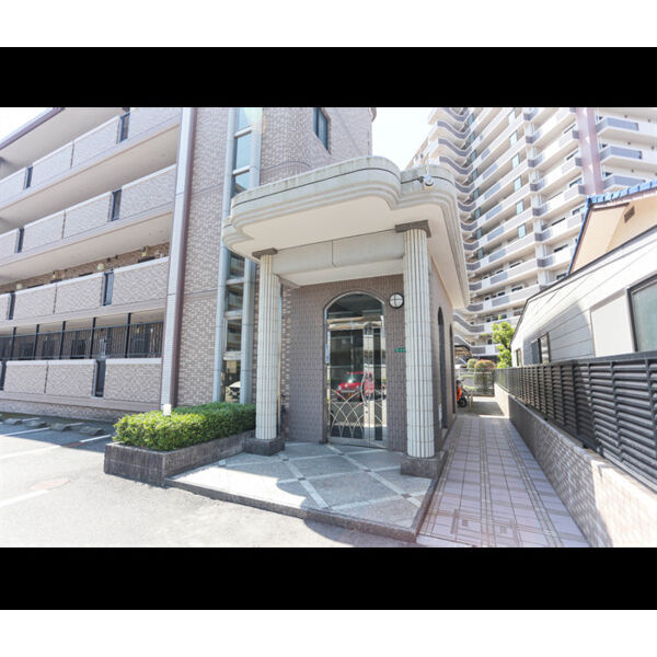 シャトレ弐番館のエントランス|別号室タイプ