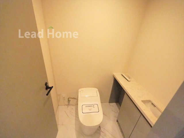 【トイレ】 | トーカンマンション南青山 | 手洗い付きで清潔感のあるトイレです。