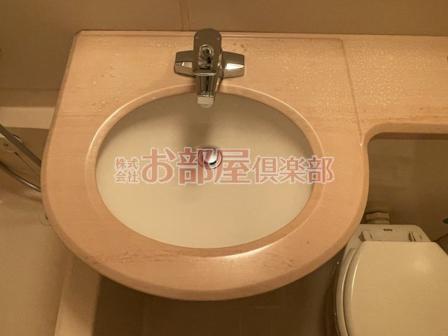 ウエストビルの洗面所|明るい洗面所です