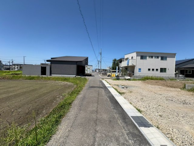 リーブルガーデン　岐阜市中鶉　全４区画分譲の前面道路含む現地写真|「現地（2026年7月24日）撮影」　
■前面道路　
■ヤマダ不動産　株式会社リライフ