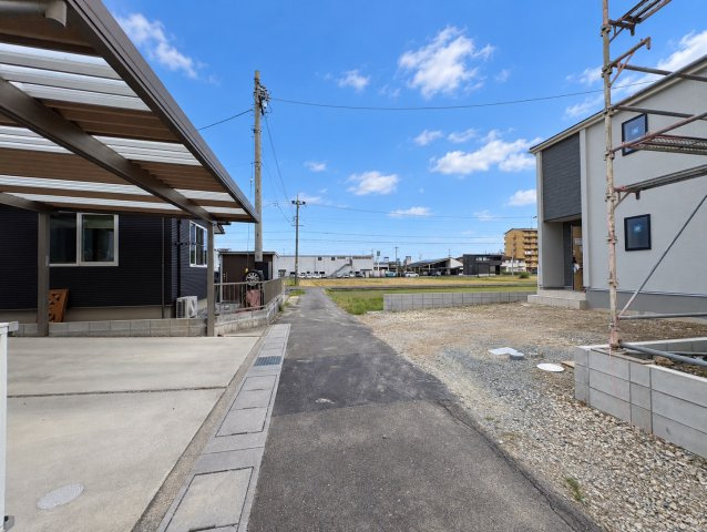 リーブルガーデン　岐阜市中鶉　全４区画分譲の前面道路含む現地写真|「現地（2026年10月24日）撮影」　
■前面道路　
■ヤマダ不動産　株式会社リライフ