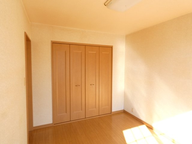 拓穂ハイツ (新開)の洋室