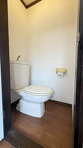 中原通1丁目貸家のトイレ