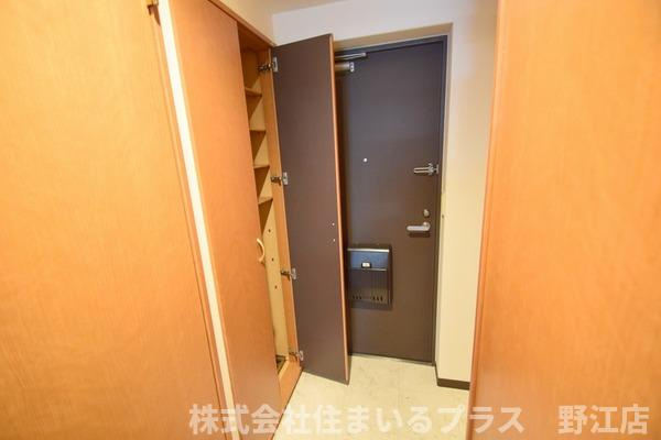アルバＴの玄関
