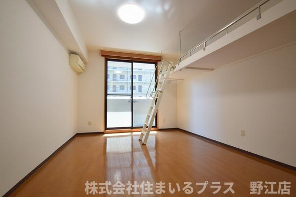 アルバＴの洋室