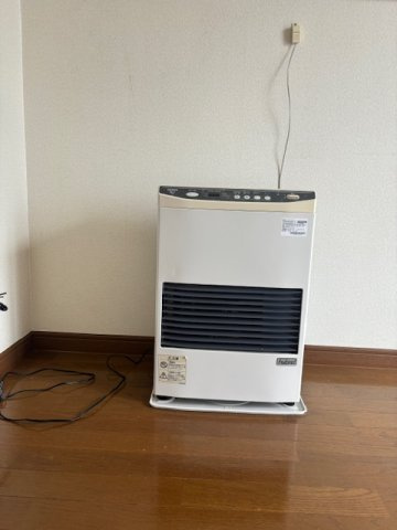 シティパレスA棟の設備|102号室のお写真になります（FF式自動給油ストーブ）