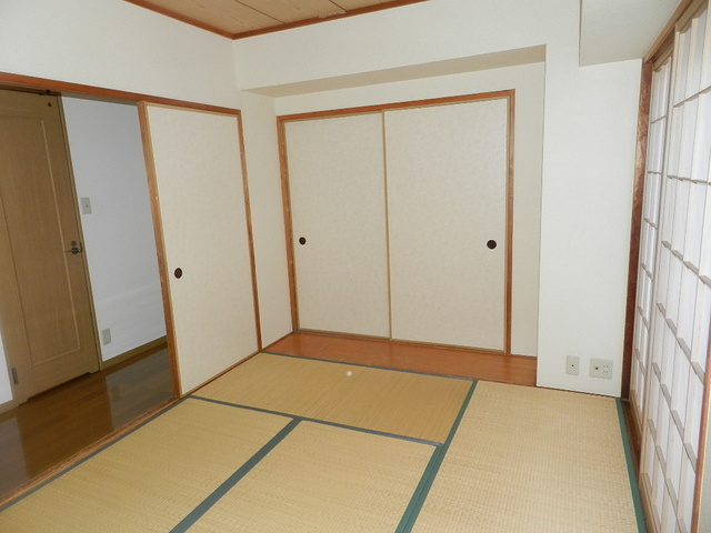 グラン・ドムール寺塚の和室