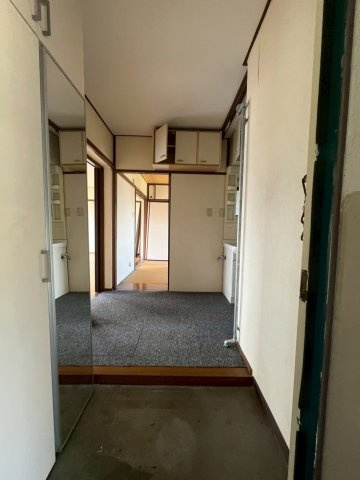 富田団地71号棟の玄関