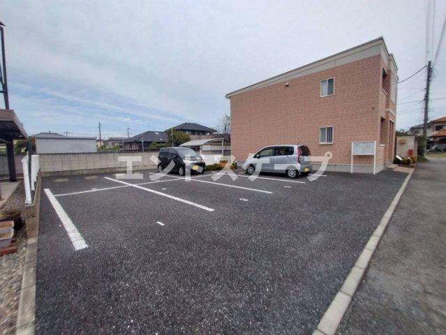ミルフィーユの駐車場|高崎、前橋のお部屋探しはエンドスケープまで！お客様の理想お聞かせ下さい♪