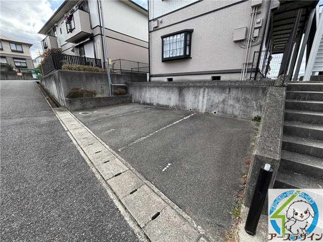 サンビレッジ吉川D棟の駐車場