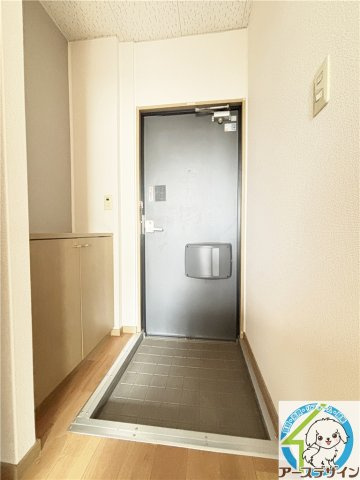 サンビレッジ吉川D棟の玄関